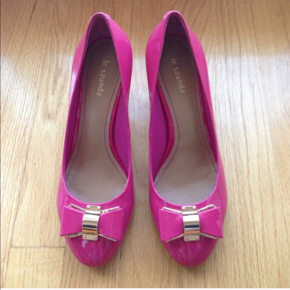 Le Saunda Fuschia Bow Heels